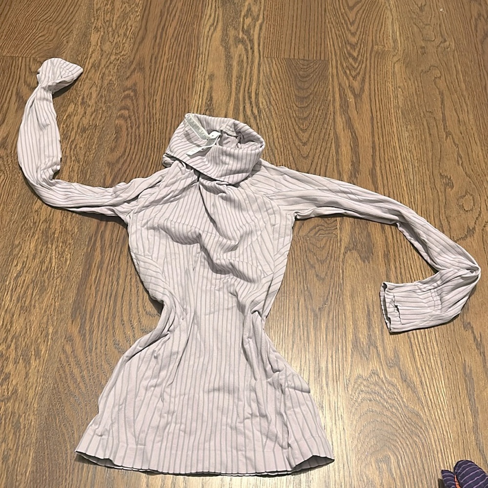 gorgeous lilac athleta long sleeveeve